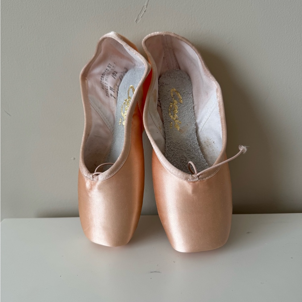 Capezio Pointe shoes size 7